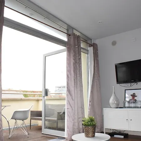 1 Bedroom With Balcony In Apartment Dublin