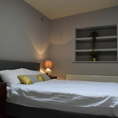 Apartment 1 Bedroom With Balcony In